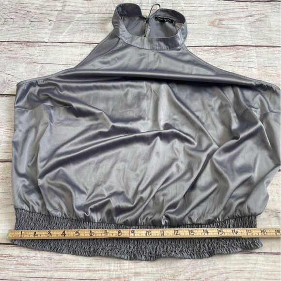 Universal Standard Gray Silver Retro Satin Ruffle Shirt Size M = US 18 - 20 - Picture 7 of 11